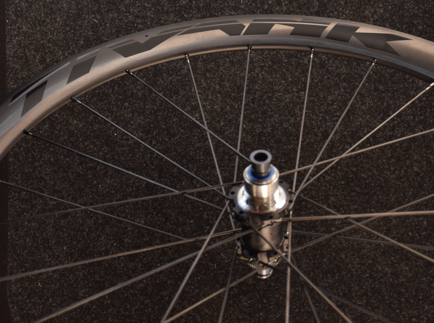 Ruote Carbon Tivan K Disc 45mm - 990g, Raggi Carbonio/Titanio