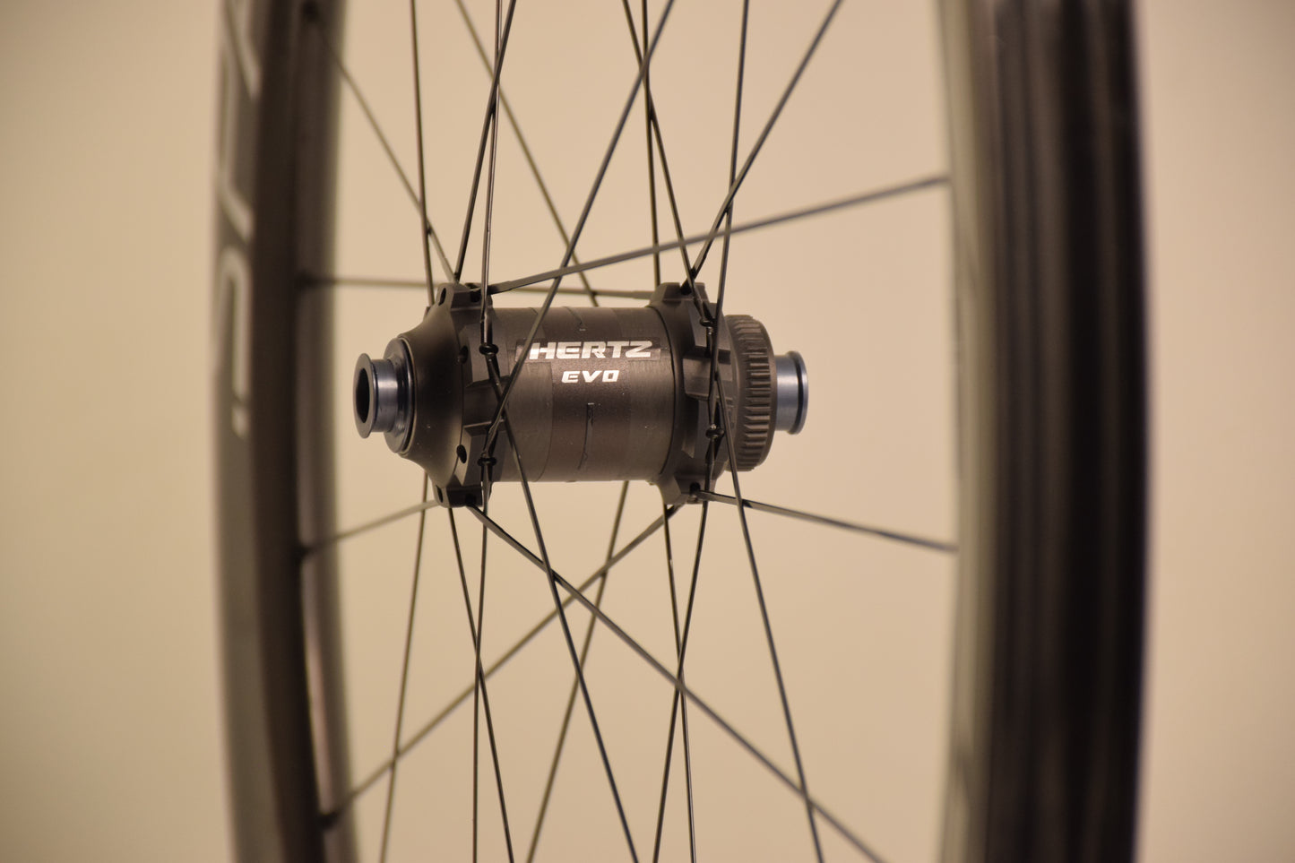 Ruote Carbon Tivan SLX Disc 45mm - 1075g, Tubeless e Copertoncino