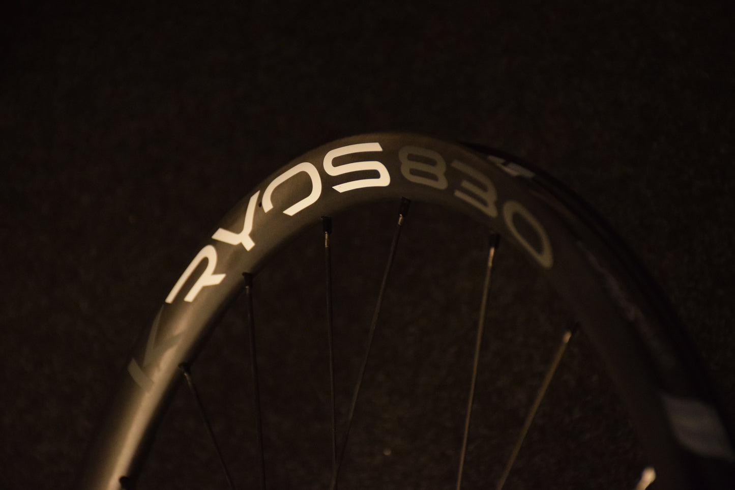 Ruote Carbon Kryos 830 Disc - 830g, Raggi Carbonio/Titanio