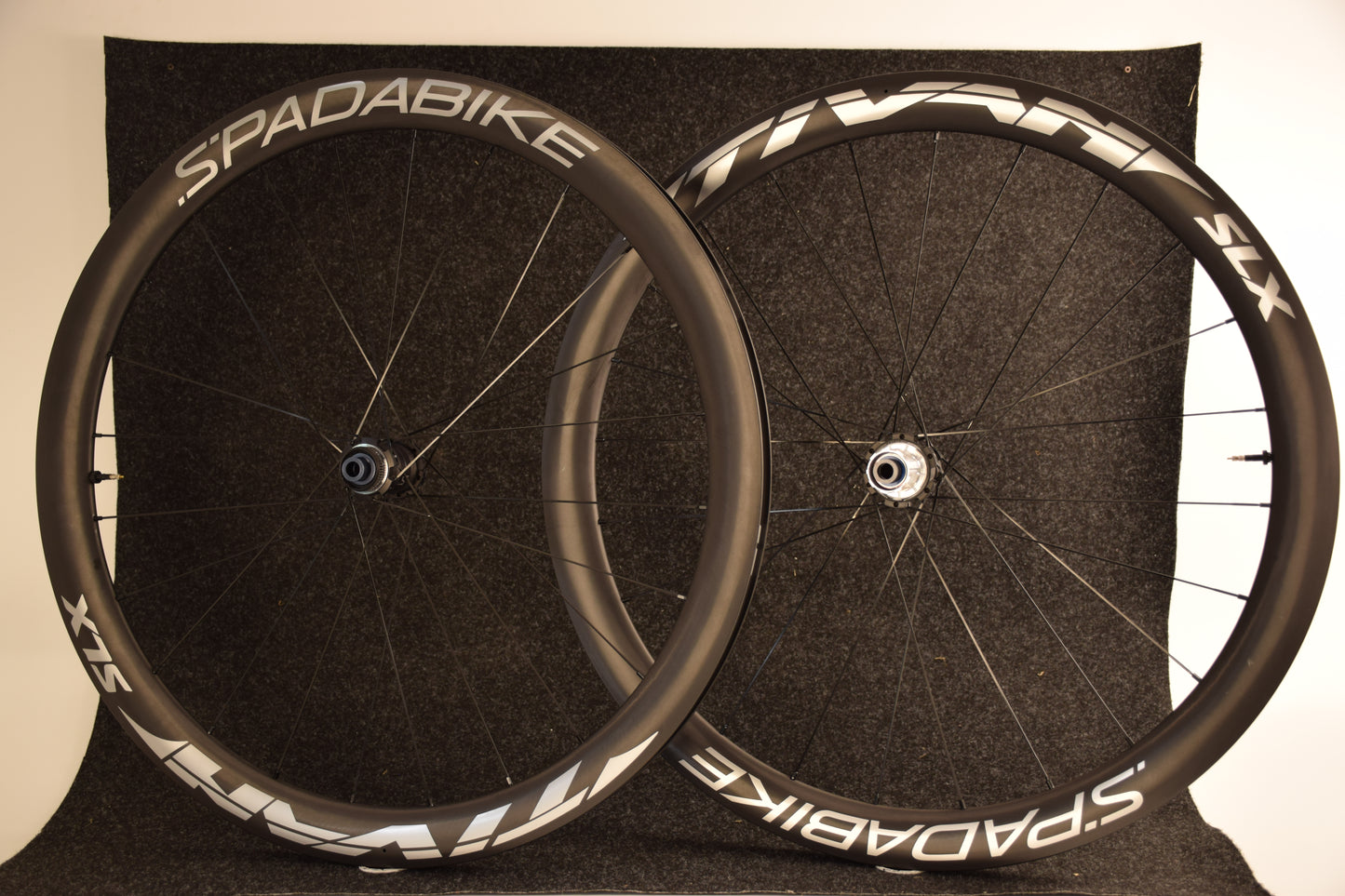 Ruote Carbon Tivan SLX Disc 45mm - 1075g, Tubeless e Copertoncino